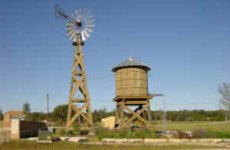 windmill_and_wood_tank.jpg